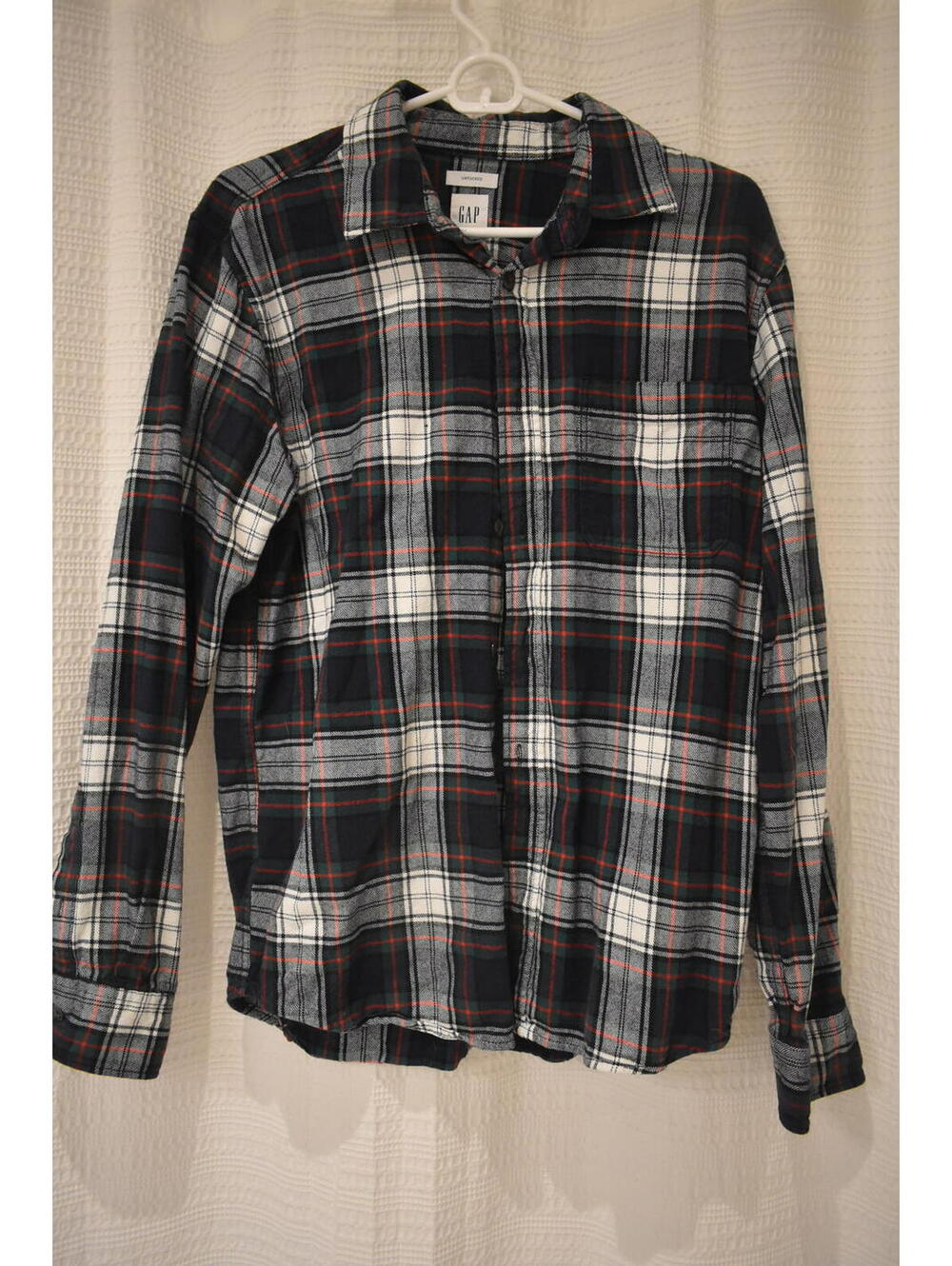 GAP Untucked Plaid Button-Up Shirt Medium